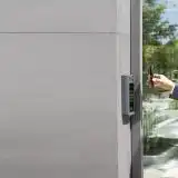 Office worker using Axis phone.