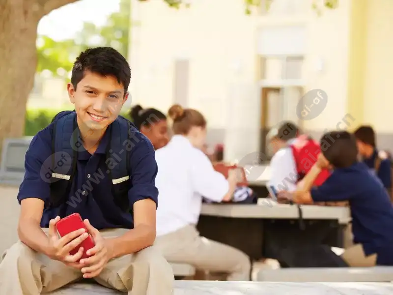 high_school_student_phone_1701_2600x1950.jpg.webp