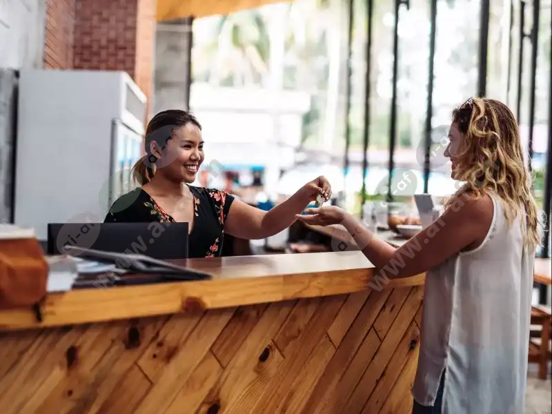 hotel_clerk_handing_key_2women_guest_2007_2600x1950.jpg.webp