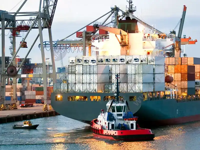 maritime_cargoship_containers_1103_3840x1536.jpg.webp