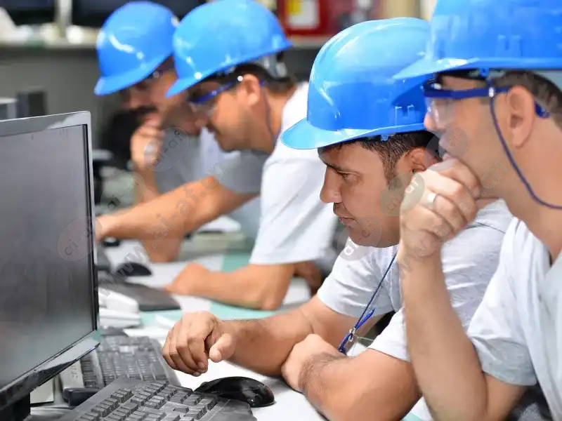men_group_hardhats_monitors_2008_2600x1950.jpg.webp